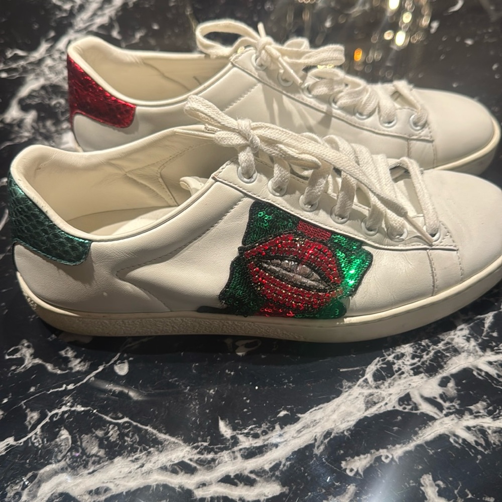 Gucci size 37 limited edition lip/rhinestone